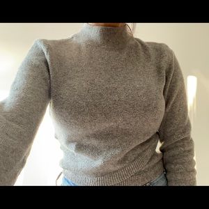 gray long sleeve (turtleneck)